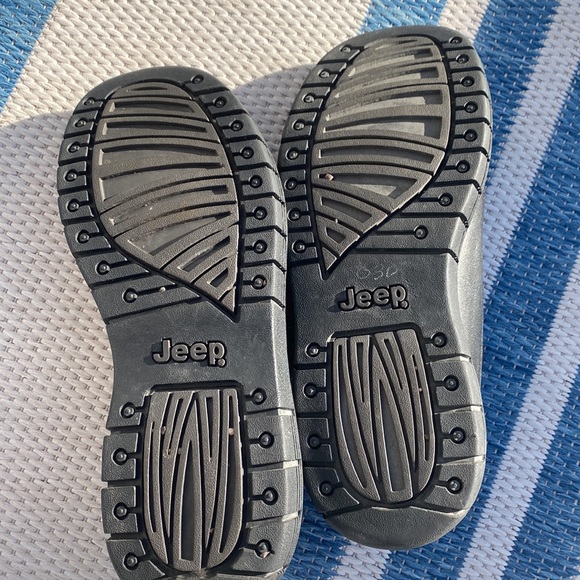 Mens JEEP Black Leather Slip-ons with MEMORY FOAM Foot Bed! In EUC Size 9 EU 43 - Picture 3 of 9